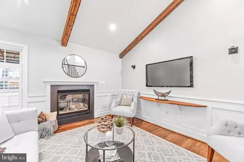 Living - 13541 Osprey Ln, Solomons, MD 20688 photo 2 of 4