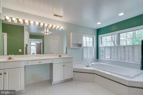 Bath - 13406 Lore Pines Ln, Solomons, MD 20688 photo 2 of 6