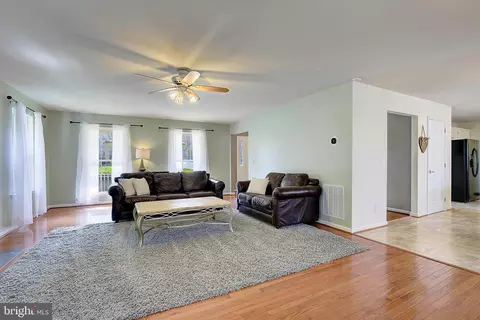 Living - 2750 Icehouse Ct, Dunkirk, MD 20754 photo 5 of 6