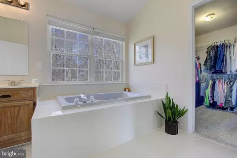 Bath - 2750 Icehouse Ct, Dunkirk, MD 20754 photo 2 of 4