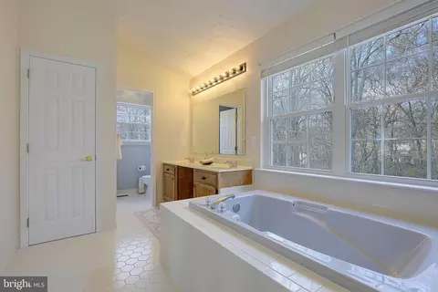 Bath - 2750 Icehouse Ct, Dunkirk, MD 20754 photo 3 of 4