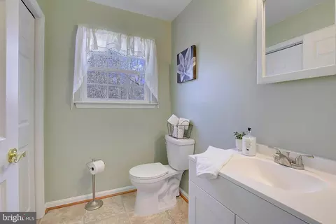 Bath - 2750 Icehouse Ct, Dunkirk, MD 20754 photo 1 of 4
