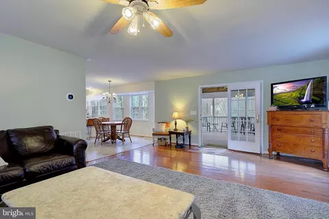Living - 2750 Icehouse Ct, Dunkirk, MD 20754 photo 2 of 6