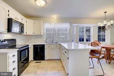Kitchen - 2750 Icehouse Ct, Dunkirk, MD 20754 photo 2 of 5