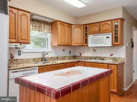 Kitchen - 3415 Smithville Dr, Dunkirk, MD 20754 photo 2 of 4