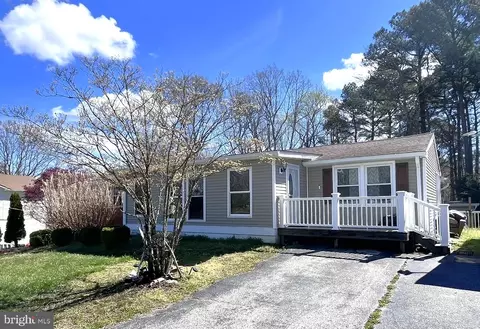 121 Helena Dr, Prince Frederick, MD 20678