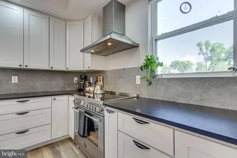 Kitchen - 3928 3rd St, North Beach, MD 20714 photo 5 of 8