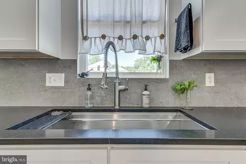 Kitchen - 3928 3rd St, North Beach, MD 20714 photo 6 of 8