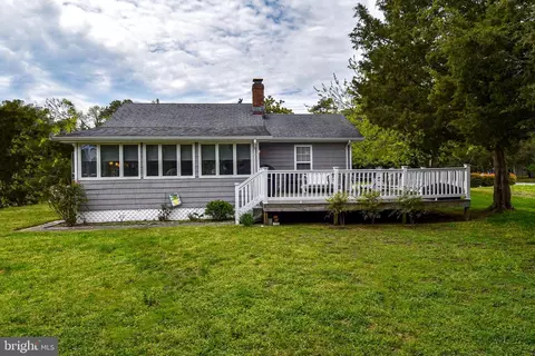 3121 Lighthouse Blvd, Lusby, MD 20657