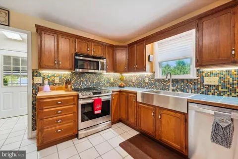 Kitchen - 3520 Old Jones Rd, Dunkirk, MD 20754 photo 3 of 4