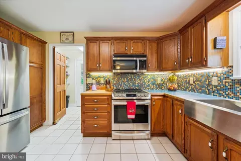 Kitchen - 3520 Old Jones Rd, Dunkirk, MD 20754 photo 2 of 4