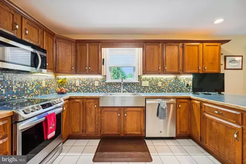 Kitchen - 3520 Old Jones Rd, Dunkirk, MD 20754 photo 4 of 4