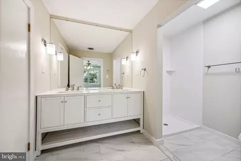 Bath - 12730 Springfield Ct, Dunkirk, MD 20754 photo 2 of 3