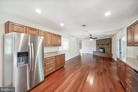 Living - 12730 Springfield Ct, Dunkirk, MD 20754 photo 2 of 2