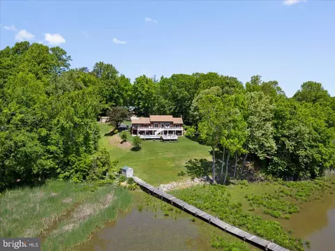 1500 Primrose Ln, Huntingtown, MD 20639