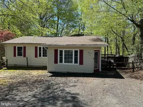 977 Santa Rosa Ln, Lusby, MD 20657