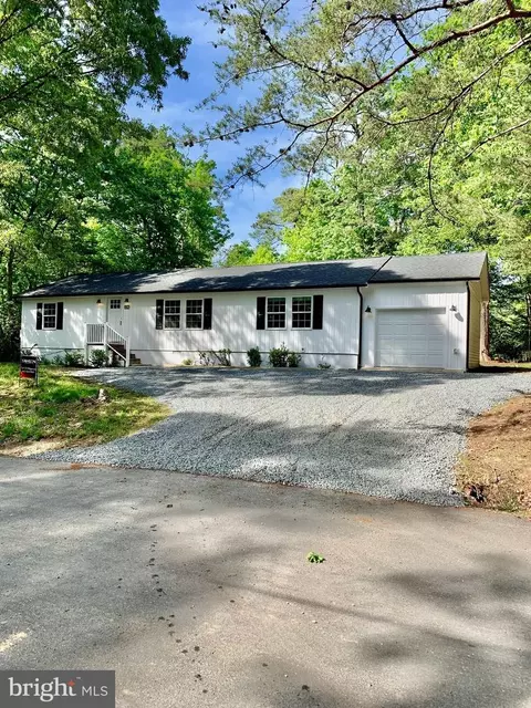 992 Tahoda Trl, Lusby, MD 20657