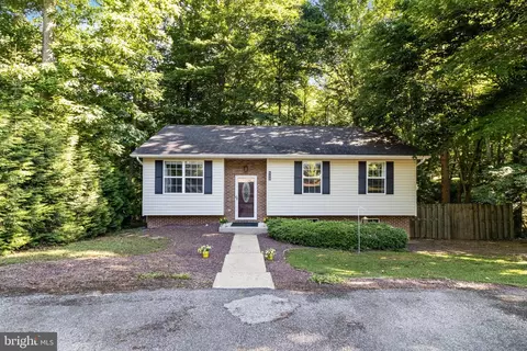 660 Los Alamos Ln, Lusby, MD 20657