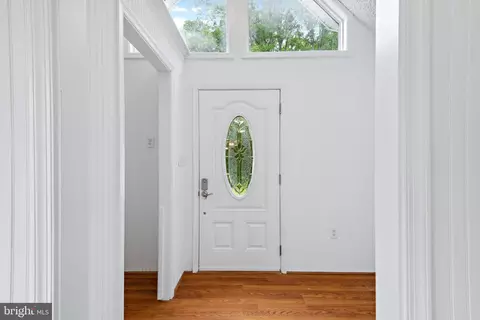 Entry Way - 9514 Howes Rd, Dunkirk, MD 20754 photo 1 of 11