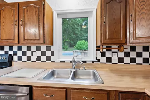 Kitchen - 9514 Howes Rd, Dunkirk, MD 20754 photo 3 of 4