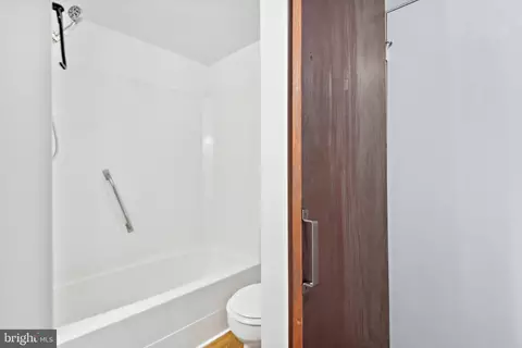 Bath - 9514 Howes Rd, Dunkirk, MD 20754 photo 6 of 7