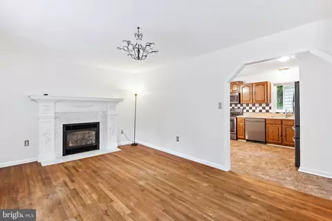 Living - 9514 Howes Rd, Dunkirk, MD 20754 photo 6 of 13