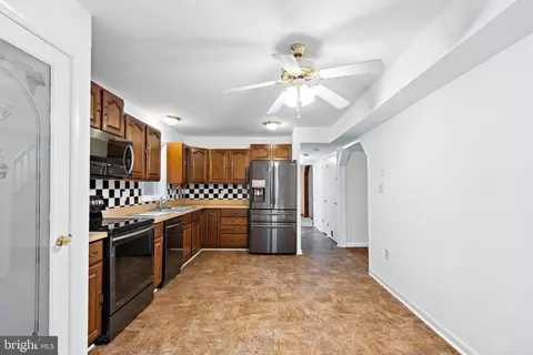 Entry Way - 9514 Howes Rd, Dunkirk, MD 20754 photo 4 of 11