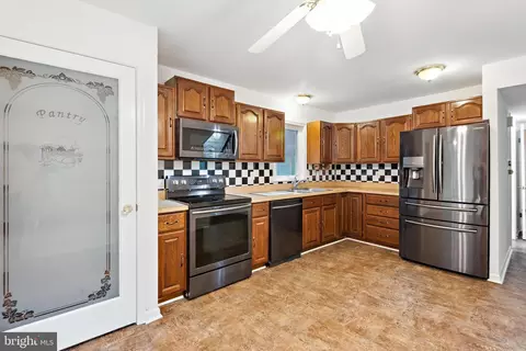 Kitchen - 9514 Howes Rd, Dunkirk, MD 20754 photo 4 of 4