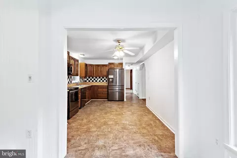 Entry Way - 9514 Howes Rd, Dunkirk, MD 20754 photo 5 of 11