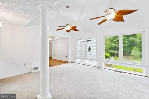 Living - 9514 Howes Rd, Dunkirk, MD 20754 photo 3 of 13
