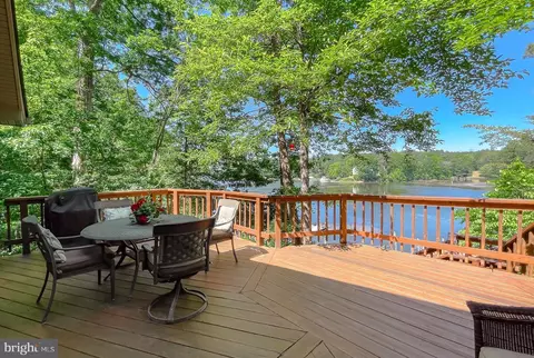 12735 Mill Creek Dr, Lusby, MD 20657