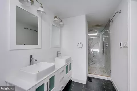 Bath - 12700 Springfield Ct, Dunkirk, MD 20754 photo 2 of 3