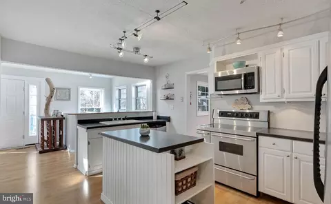 8220 E St, Chesapeake Beach, MD 20732