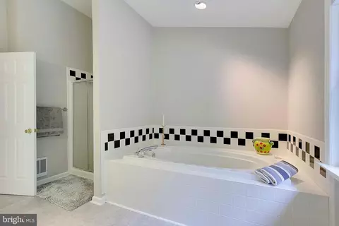 Bath - 3205 Hewitt Ct, Dunkirk, MD 20754 photo 4 of 5