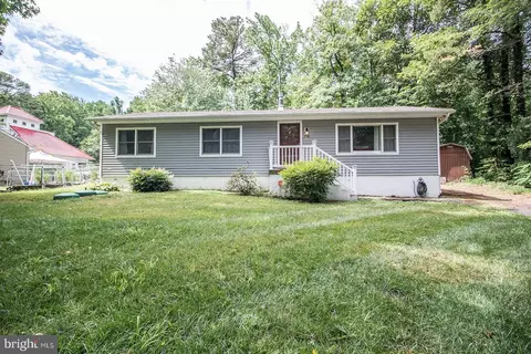 238 Calvert Dr, Lusby, MD 20657