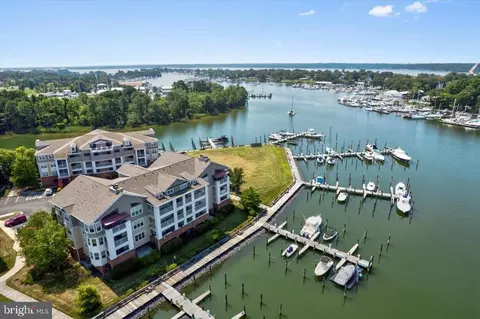 612 Oyster Bay Pl #202, Solomons, MD 20688