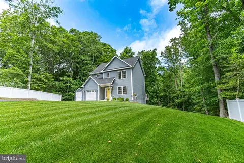 426 Comstock Dr, Lusby, MD 20657