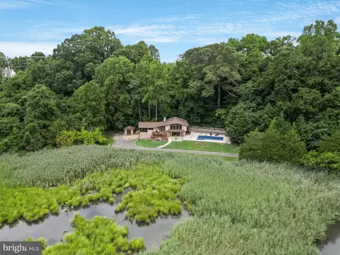 8200 Elm Ln, Chesapeake Beach, MD 20732