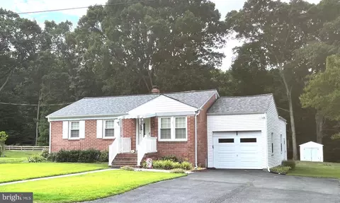 22 Robshire Manor Rd, Huntingtown, MD 20639
