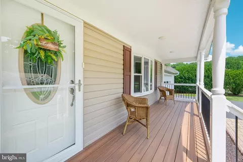Exterior - 3609 King Dr, Dunkirk, MD 20754 photo 4 of 40