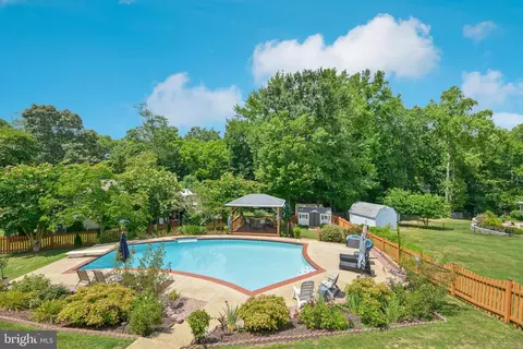 Exterior - 3609 King Dr, Dunkirk, MD 20754 photo 10 of 40