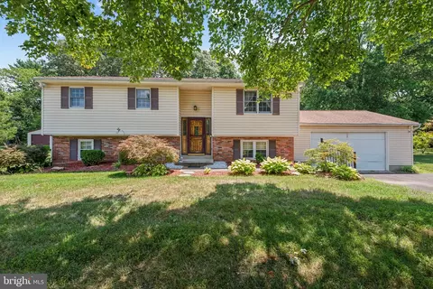 2951 Stinnett Rd, Huntingtown, MD 20639