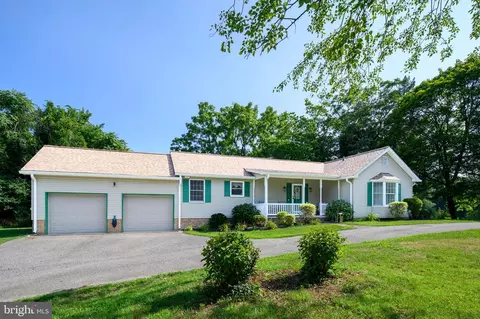 1890 Hallowing Point Rd, Prince Frederick, MD 20678