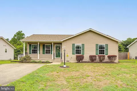 817 Yardley Dr, Prince Frederick, MD 20678