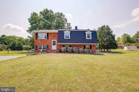 1030 Mary Cir, Huntingtown, MD 20639