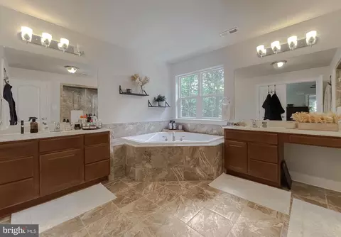 Entry Way - 2405 Comptrollers Ct, Prince Frederick, MD 20678 photo 8 of 13