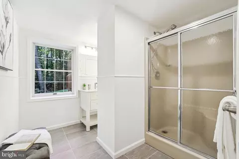 Bath - 4200 Landing Ln, Dunkirk, MD 20754 photo 3 of 4