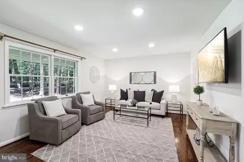 Living - 4200 Landing Ln, Dunkirk, MD 20754 photo 1 of 1