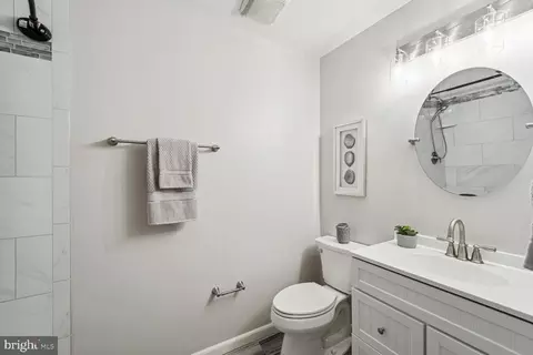 Bath - 4200 Landing Ln, Dunkirk, MD 20754 photo 2 of 4
