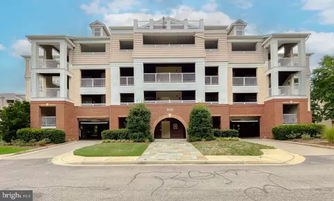 332 Oyster Bay Pl #403, Solomons, MD 20688